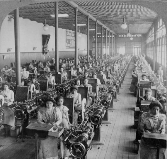 Women making cigarettes in Mexico City, 1903