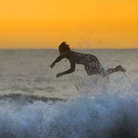 2018-08-27-hrexaminer-article-learning-by-mistake-by-heather-bussing-photo-img-surfer-sunset-australia-via-debora-cardenas-621886-cc0-via-unsplash-sq-200px.jpg
